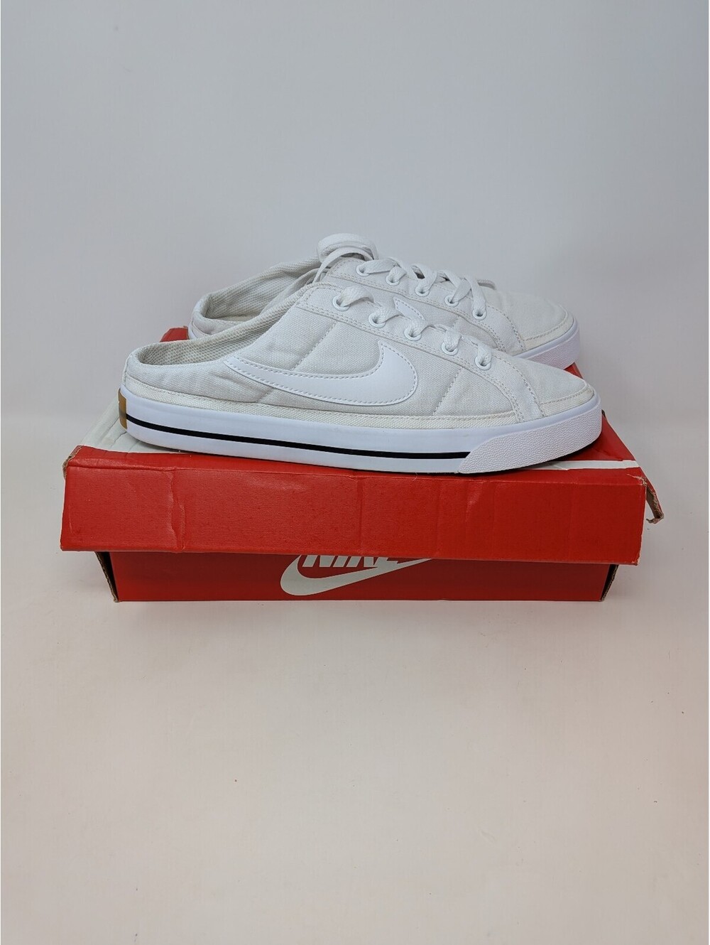 Nike Court Legacy Mule Women’s 8.5 White Canvas Slip-On DB3970-100